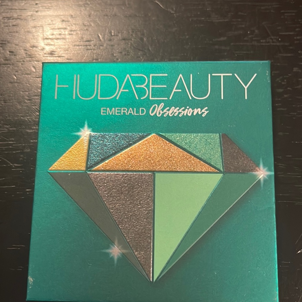 Hudabeauty emerald obsessions